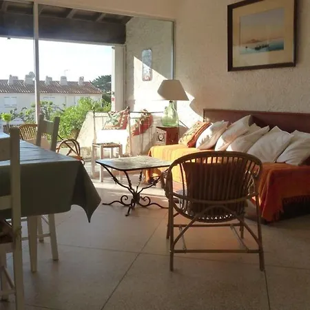Holiday home Maison 5 Pieces A 500m De La Plage, Garage, Terrasse A Saint Pierre La - Fr-1-229d-153